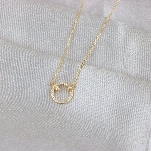 "Elegant Rose Gold Circle Pendant Necklace with Crystal Detailing, XPNL1896 - Picture 5 of 13